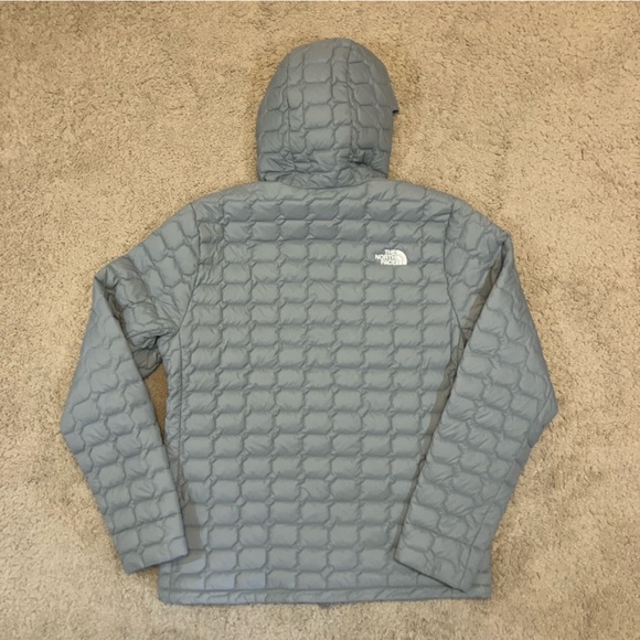 The North Face Men’s Jacket Coat Light Gray Quilted Puffer Lightweight Like New - Picture 6 of 8